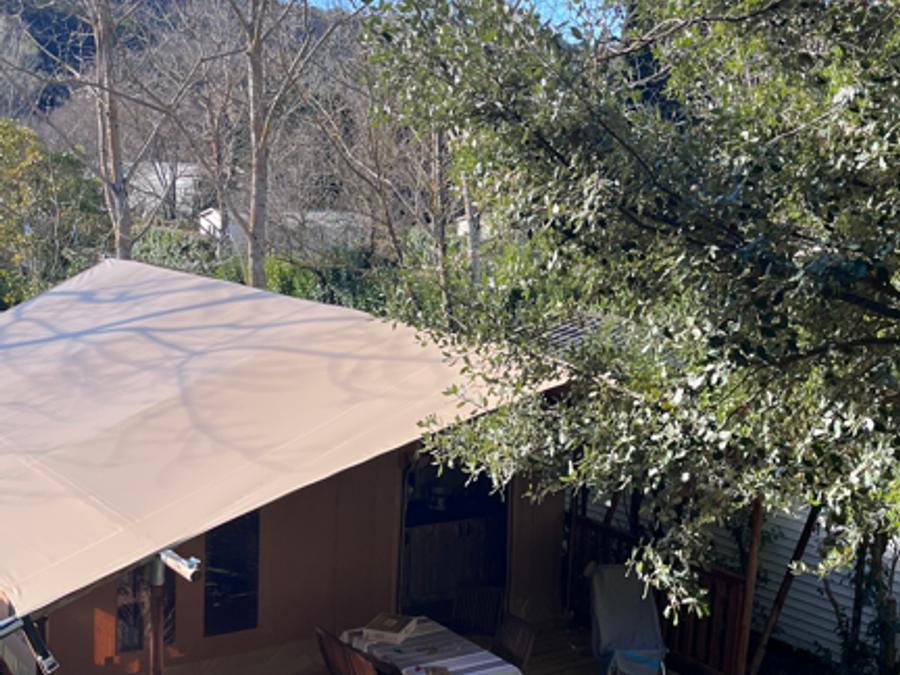 Tente en toile et en bois 4 personnes - Insolite Confort (2 chambres,WC/SDB) 9