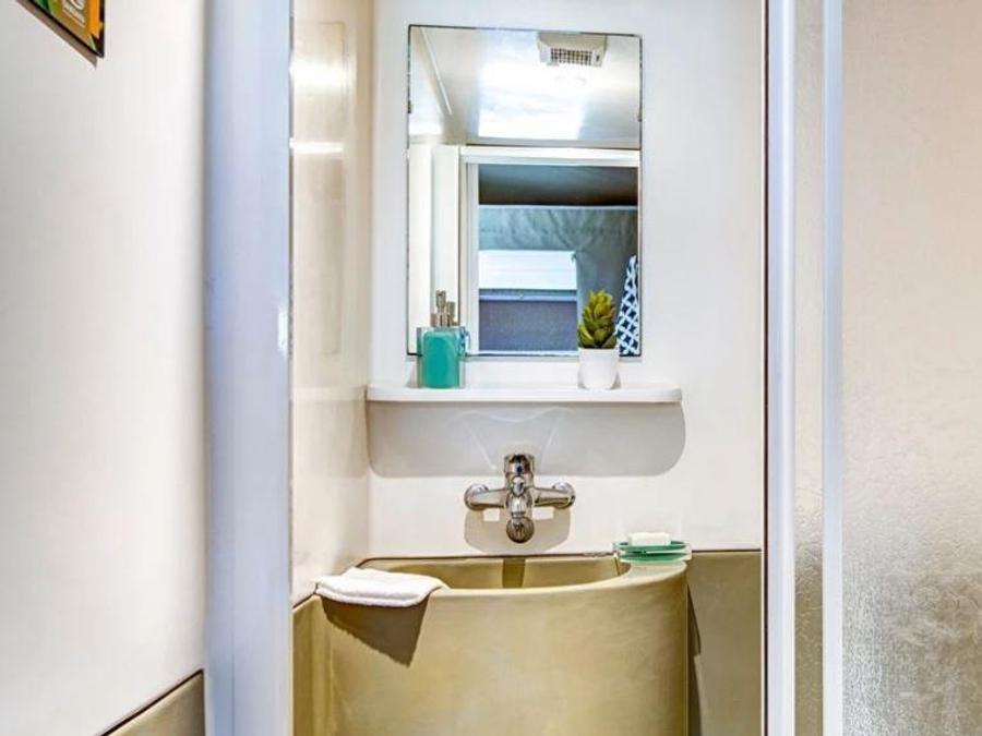 Bungalow toilé 4 personnes - Insolite Team Essentiel: 3 chambres, SDB, Cuisine et dépendance tente avec lit double - prix pour 4 personnes 7