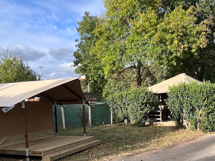 Bungalow toilé 4 personnes - Insolite Team Essentiel: 3 chambres, SDB, Cuisine et dépendance tente avec lit double - prix pour 4 personnes 2