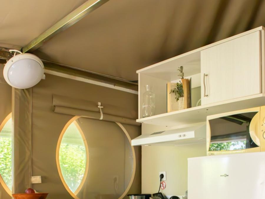 Bungalow toilé 4 personnes - Insolite Team Essentiel: 3 chambres, SDB, Cuisine et dépendance tente avec lit double - prix pour 4 personnes 12