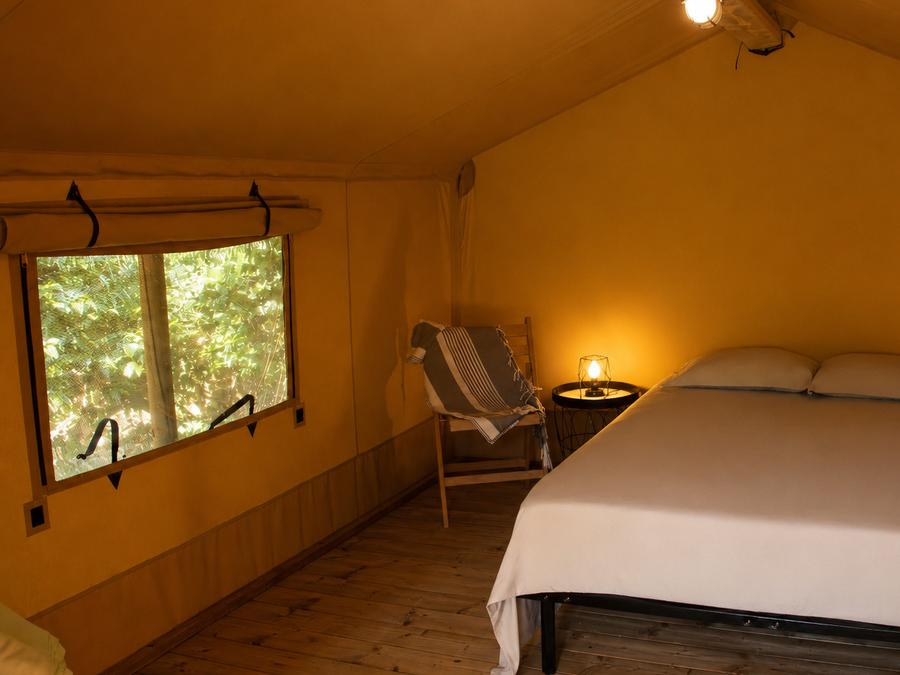 Bungalow toilé 4 personnes - Insolite Team Essentiel: 3 chambres, SDB, Cuisine et dépendance tente avec lit double - prix pour 4 personnes 15