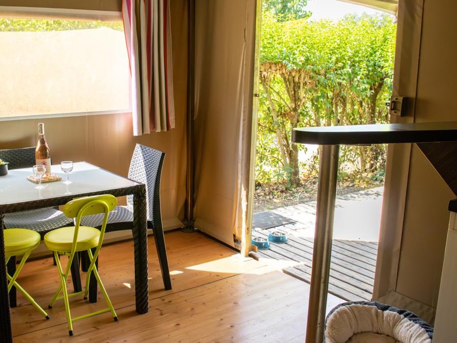 Bungalow toilé 4 personnes - Insolite Team Essentiel: 3 chambres, SDB, Cuisine et dépendance tente avec lit double - prix pour 4 personnes 11