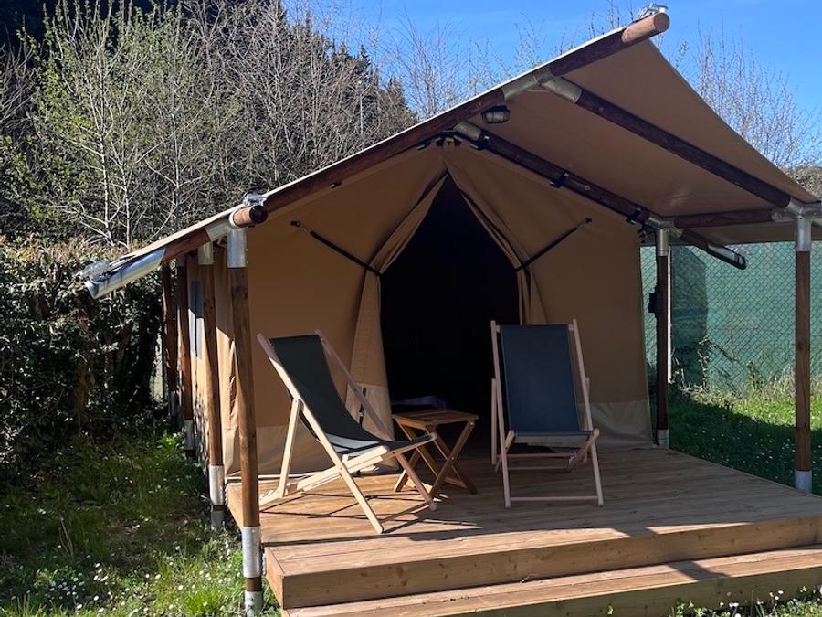 Bungalow toilé 4 personnes - Insolite Team Essentiel: 3 chambres, SDB, Cuisine et dépendance tente avec lit double - prix pour 4 personnes 1