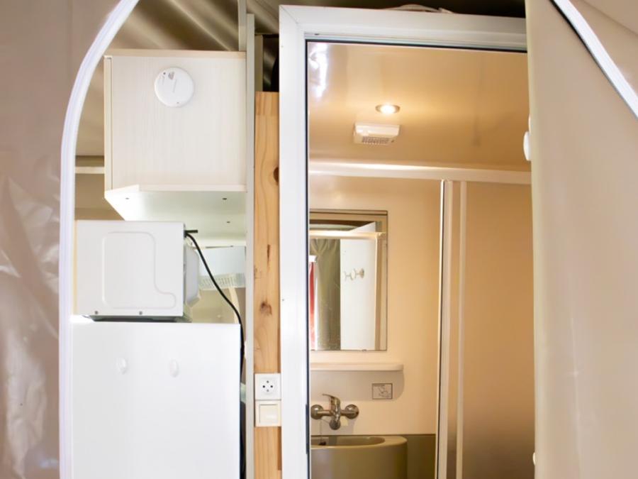 Bungalow toilé 4 personnes - Insolite Team Essentiel: 3 chambres, SDB, Cuisine et dépendance tente avec lit double - prix pour 4 personnes 16