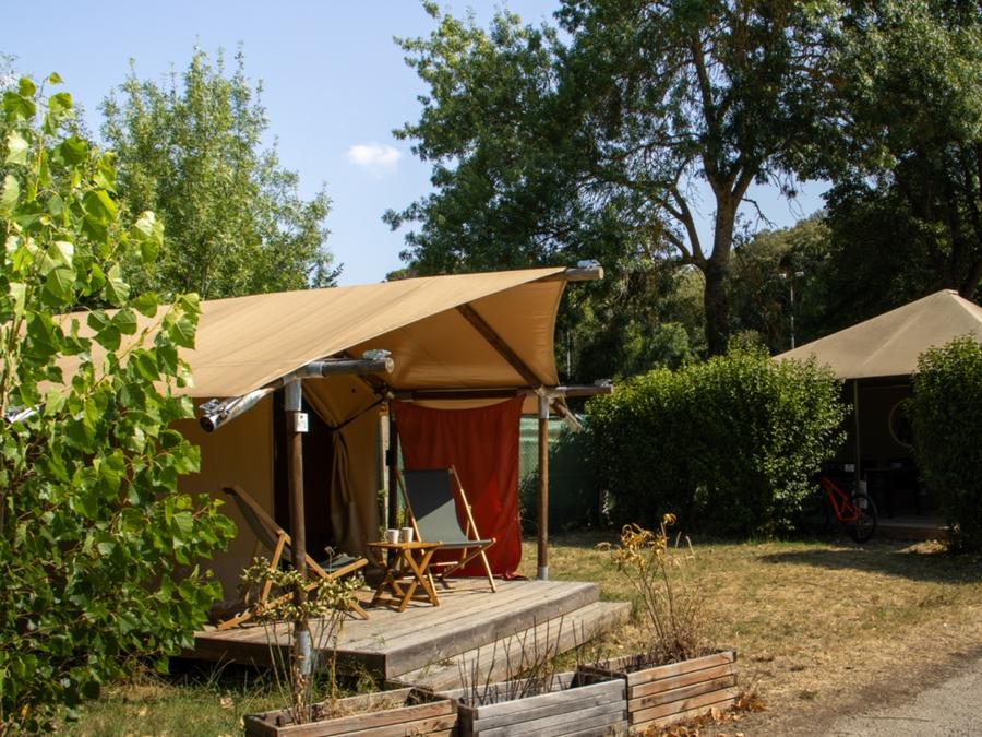 Bungalow toilé 4 personnes - Insolite Team Essentiel: 3 chambres, SDB, Cuisine et dépendance tente avec lit double - prix pour 4 personnes 10