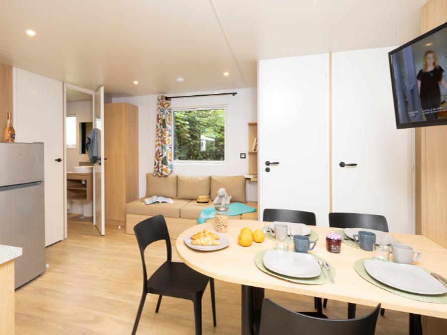 Mobilhome 6 personnes - Bungalow Sapin - 32m² avec terrasse en bois semi-couverte 3