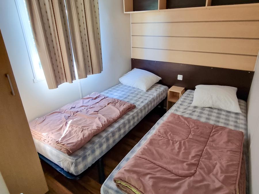 Mobilhome 4 personnes - Mobil-home Standard 30m² - 2 chambres + Terrasse 10m² + TV + Clim 4 pers 3