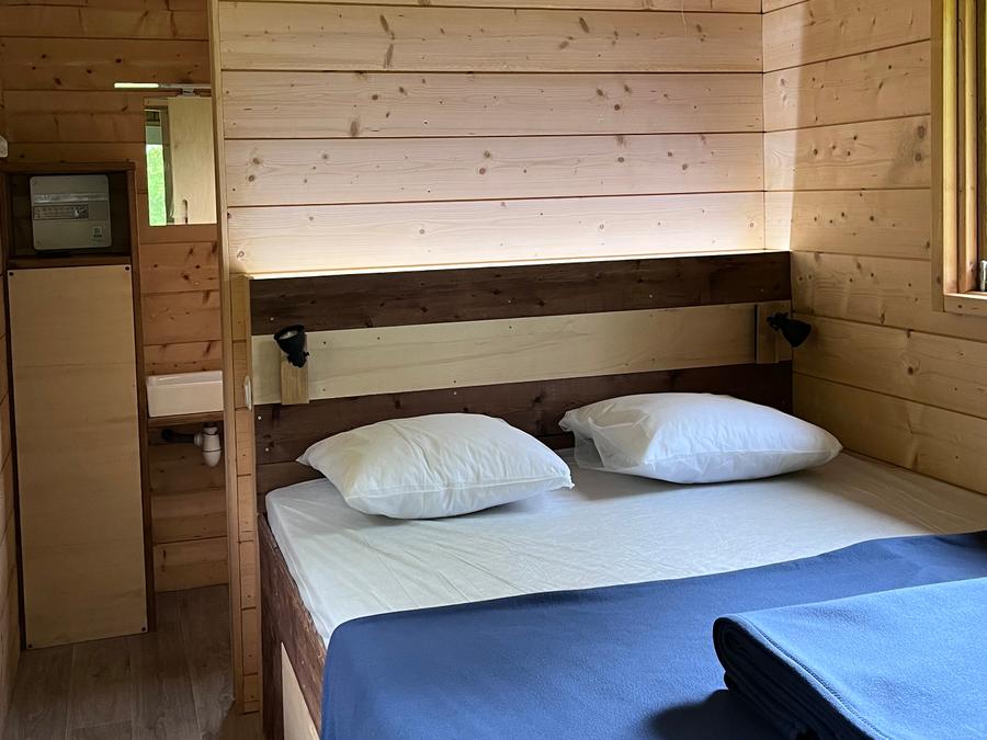 Hébergement 2 personnes - La roulotte 1 chambre avec sanitaires 8