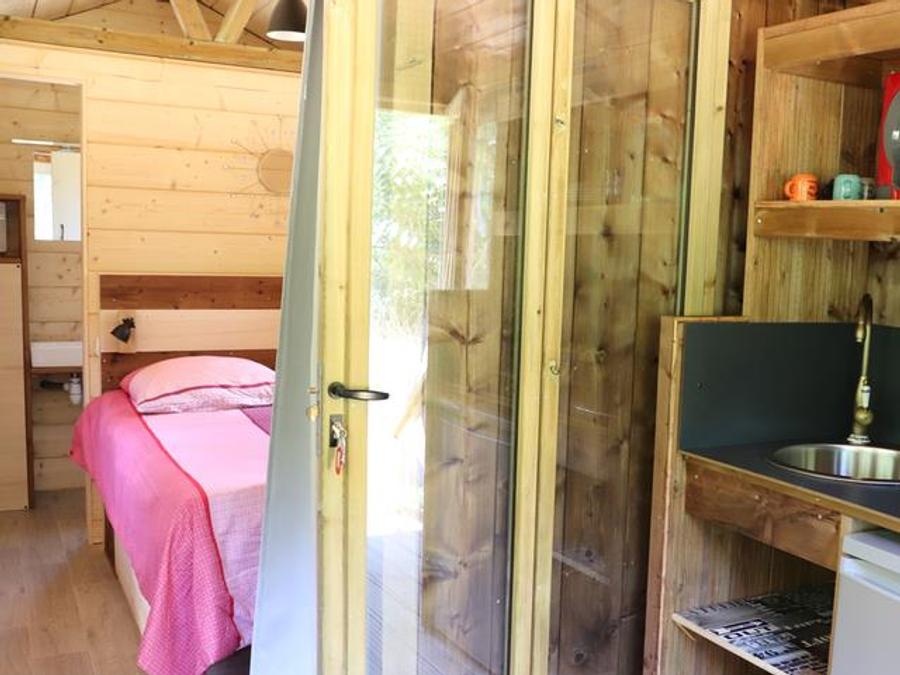 Hébergement 2 personnes - La roulotte 1 chambre avec sanitaires 3