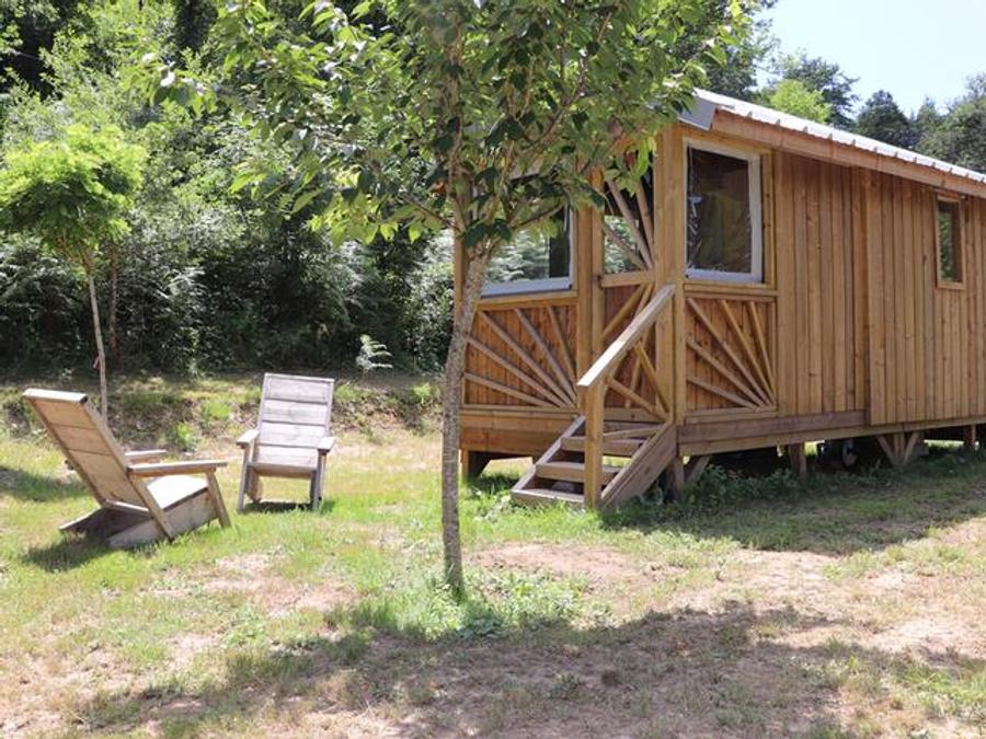 Hébergement 2 personnes - La roulotte 1 chambre avec sanitaires 0