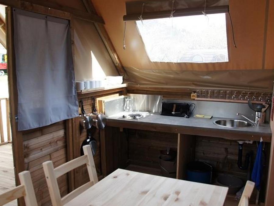 Tente en toile et en bois 6 personnes - LA TENTE DU TRAPPEUR HABITAT 1