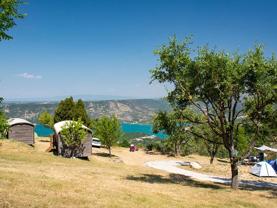 Hébergement 4 personnes - Roulotte avec vue lac - 20,40m² - 2 chambres (2 adultes + 2 enfants) 0