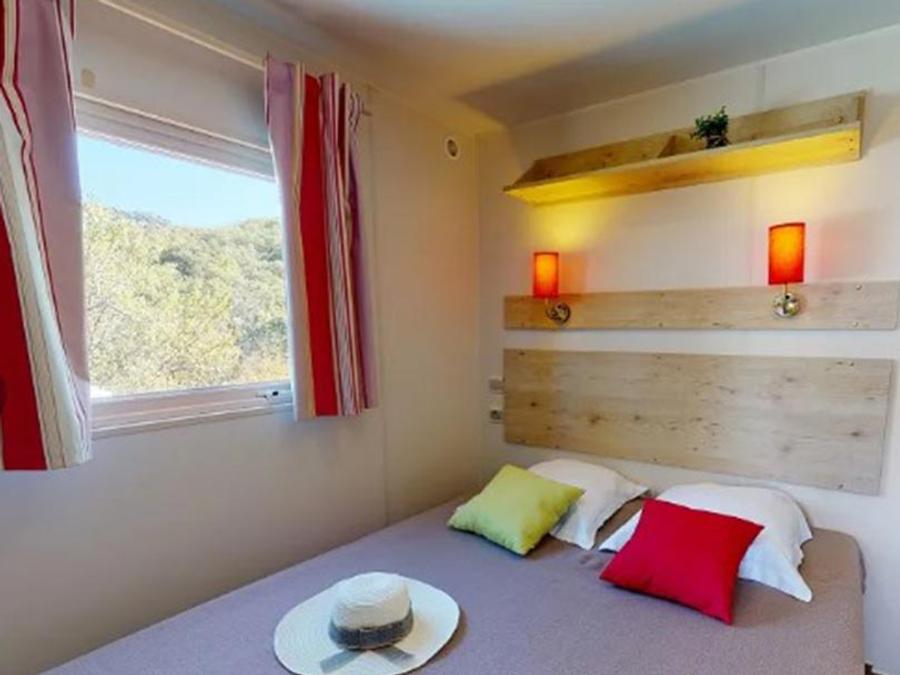 Hébergement 4 personnes - Roulotte avec vue nature - 20,40m² - 2 chambres (2 adultes + 2 enfants -12 ANS) 2