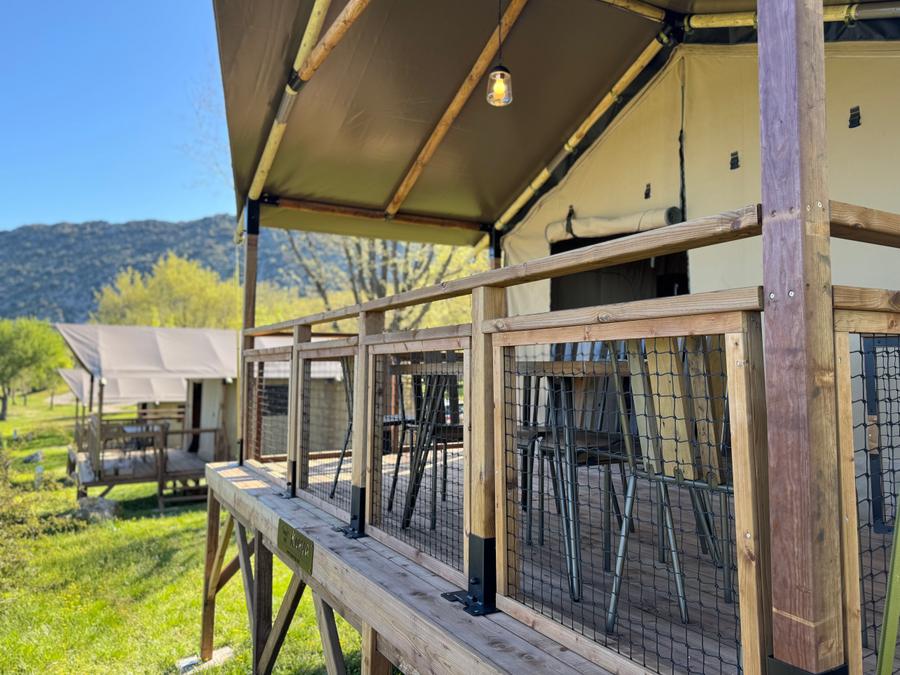 Tente en toile et en bois 4 personnes - Eco Lodge vue lac - 34m² - 2 chambres (sans sanitaires) 1