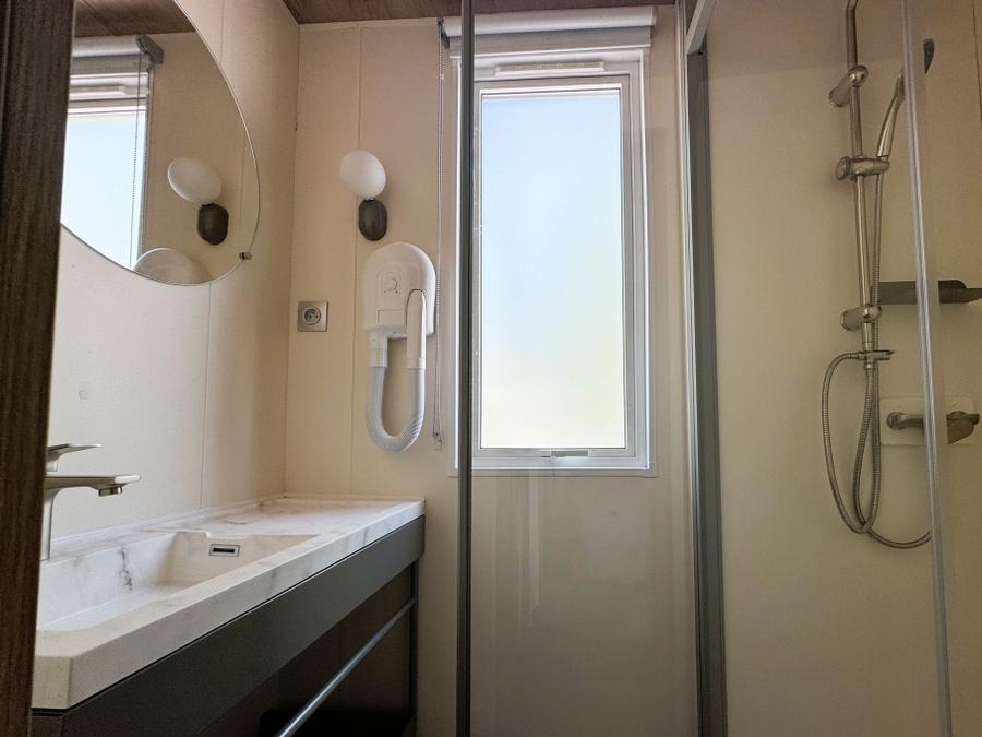 Hébergement 4 personnes - Mobil home Cottage Premium 2 Chambres - climatisation - Lave vaiselle 12