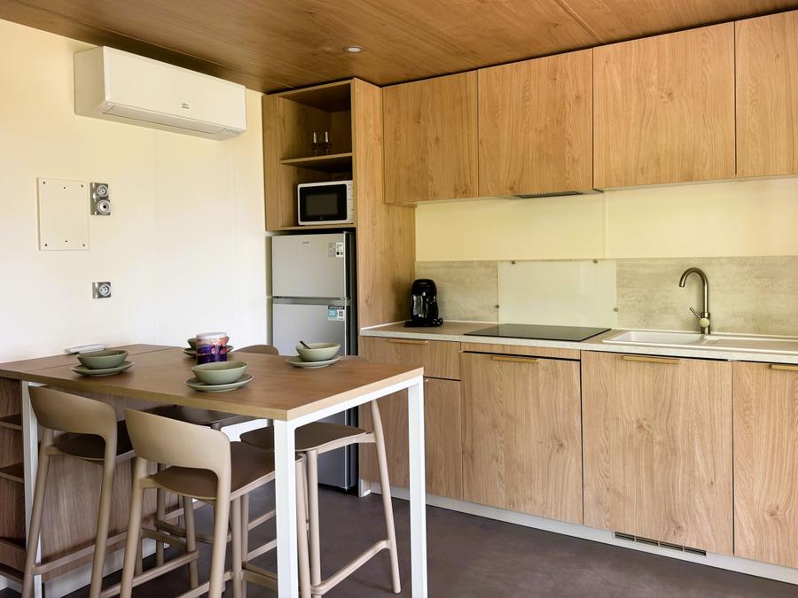 Hébergement 4 personnes - Mobil home Cottage Premium 2 Chambres - climatisation - Lave vaiselle 8