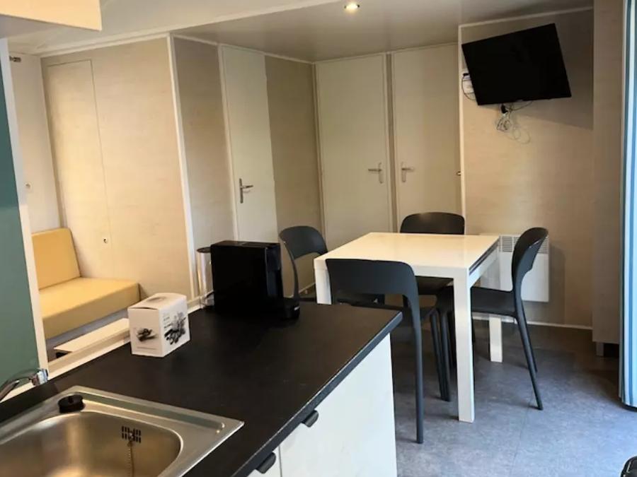 Mobilhome 6 personnes - Premium 4 Pièces 6 Personnes Climatisé + TV 5