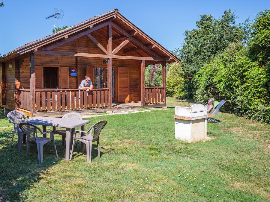 Chalet 4 personnes - 2 chambres climatisé CONFORT PLUS - 35 m2 + terrasse couverte de 14 m2 0