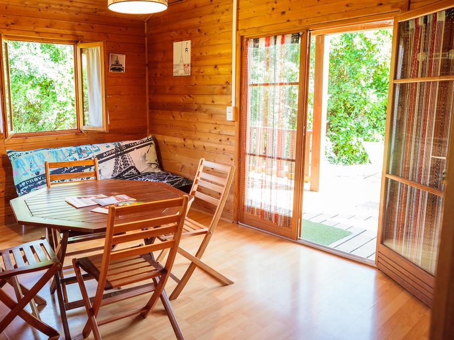 Chalet 4 personnes - 2 chambres climatisé CONFORT PLUS - 35 m2 + terrasse couverte de 14 m2 6