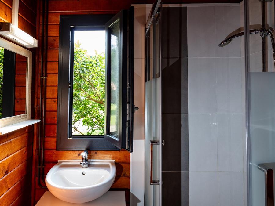 Chalet 4 personnes - 2 chambres climatisé CONFORT - 35m2+terrasse couverte 14m2 10