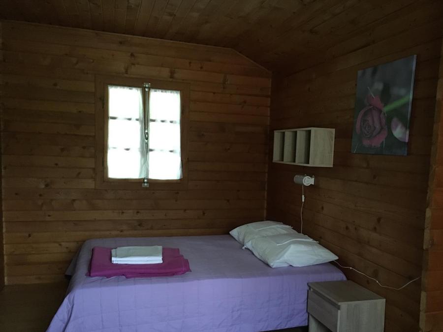 Chalet 4 personnes - CHALET PMR CONFORT - 1 ch - clim - TV - BBQ - Ménage* - 35m2 + terrasse couverte de 14m2 5