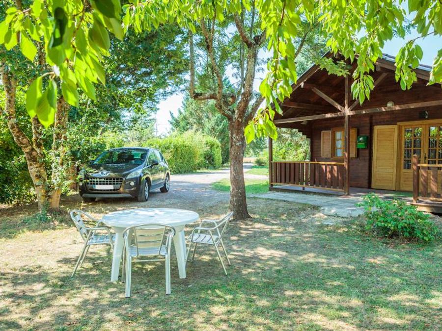 Chalet 4 personnes - CHALET PMR CONFORT - 1 ch - clim - TV - BBQ - Ménage* - 35m2 + terrasse couverte de 14m2 0