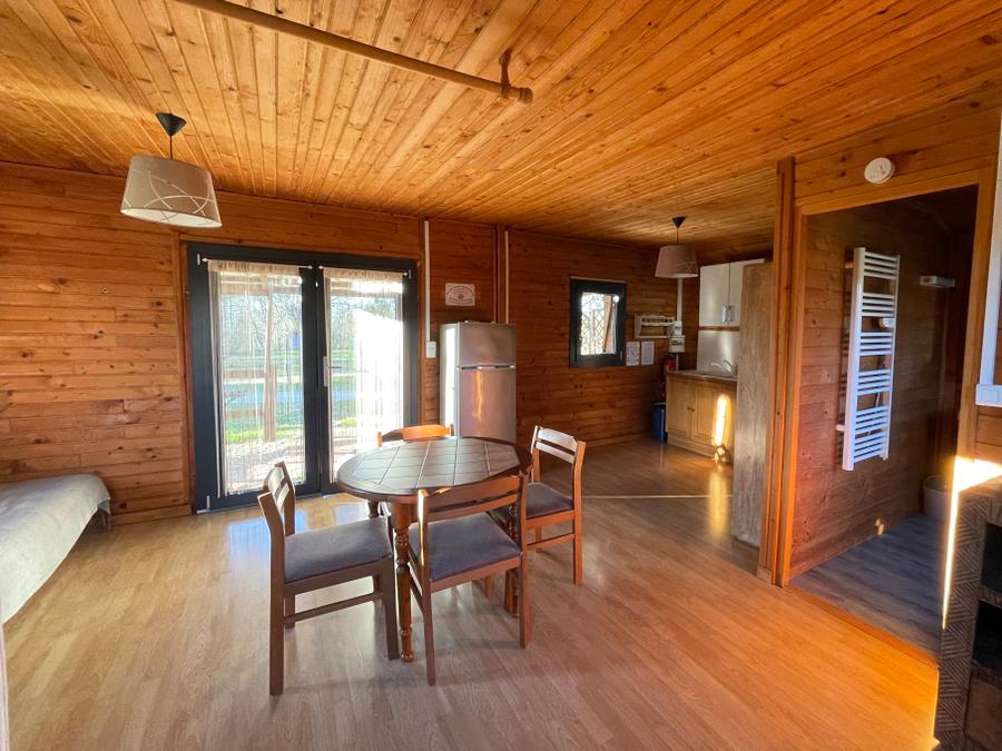 Chalet 4 personnes - CHALET LOFT CONFORT - 1 grande pièce - clim - TV - BBQ - Ménage* - 35m2 + terrasse couverte de 14m2 3