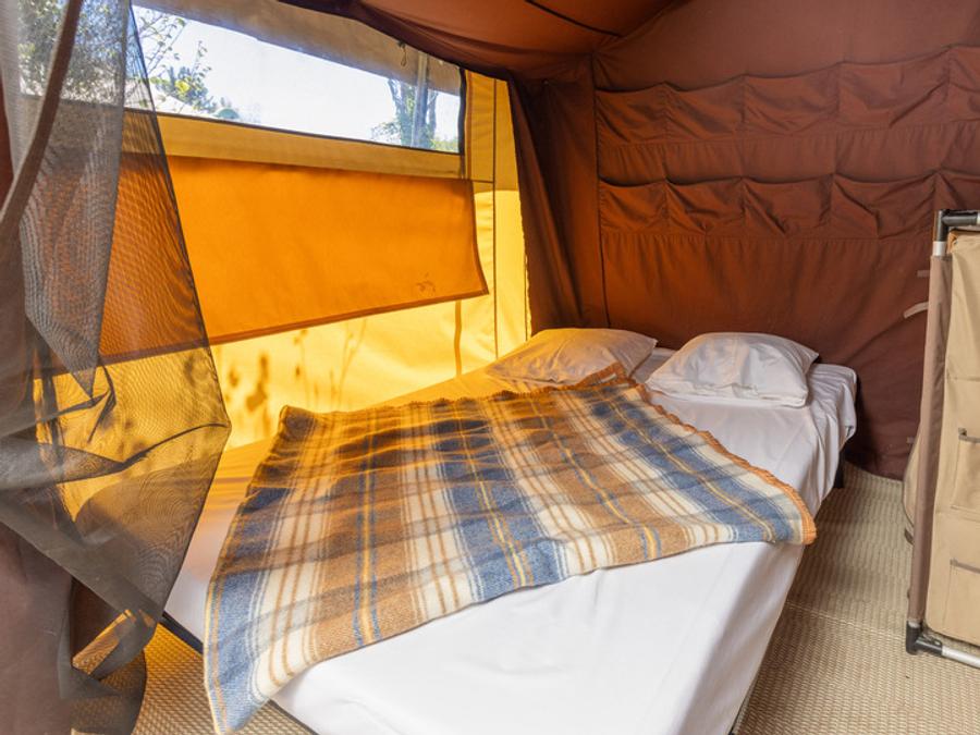 Tente 5 personnes - Ciela Nature Lodge - 2 chambres - Cuisine – Salle de bain 9