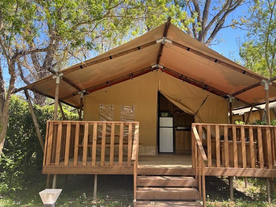Tente en toile et en bois 4 personnes - Lodge Safari 27 m² 0