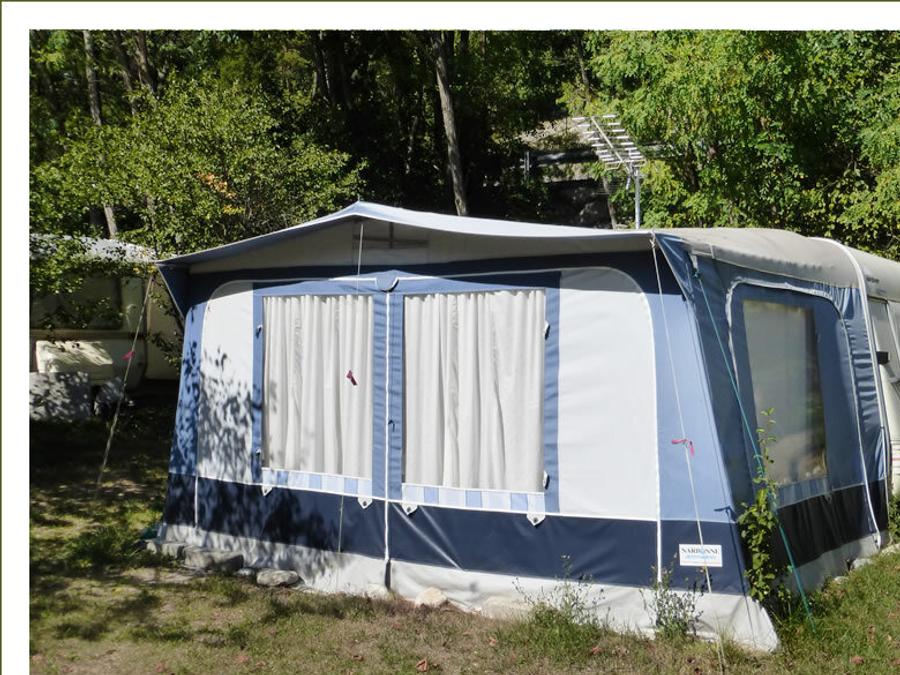 Caravane 2 personnes - (Sans sanitaires) 0
