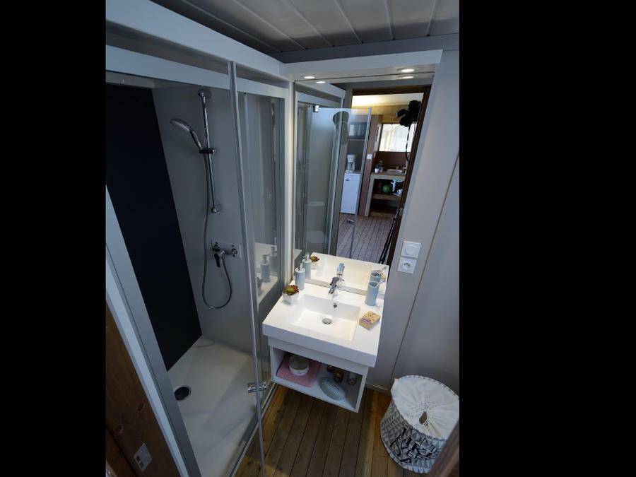 Tente 6 personnes - Modern Lodge avec sanitaires 15