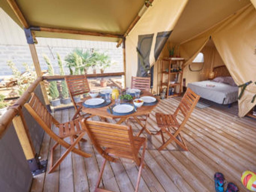 Tente en toile et en bois 5 personnes - Lodge Bali avec sanitaires 9