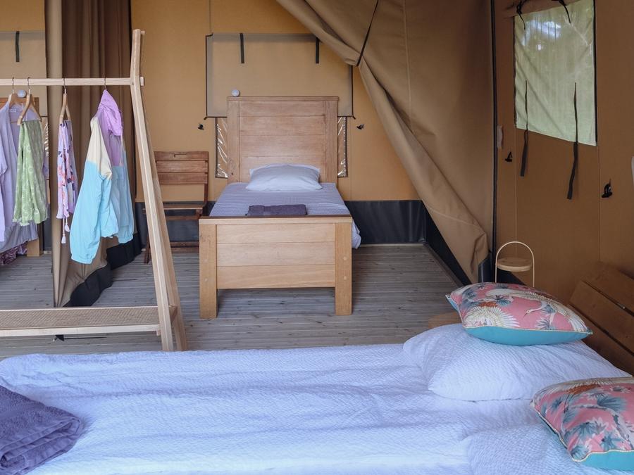 Tente en toile et en bois 4 personnes - Lodge Chrysalide - 35 m² + terrasse 15 m² 9