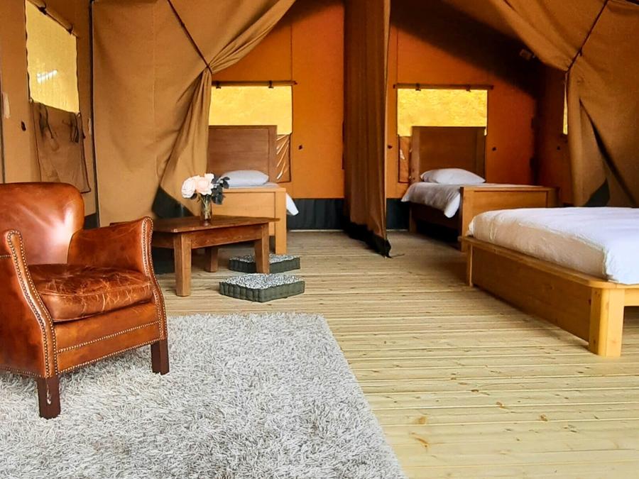 Tente en toile et en bois 4 personnes - Lodge Chrysalide - 35 m² + terrasse 15 m² 0