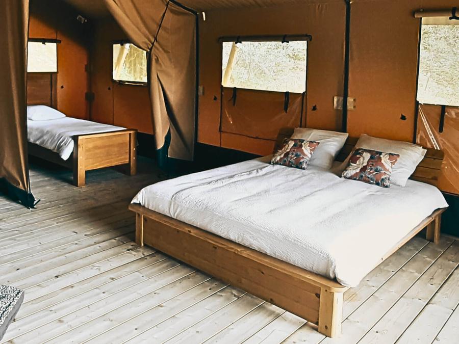 Tente en toile et en bois 4 personnes - Lodge Chrysalide - 35 m² + terrasse 15 m² 1
