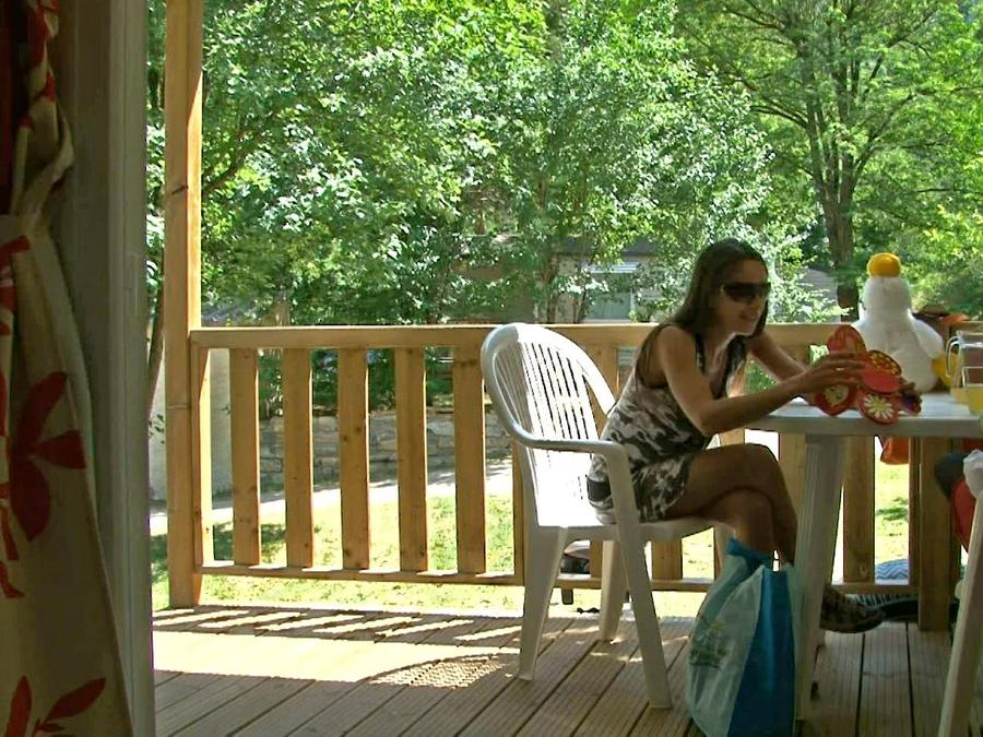 Mobilhome 4 personnes - Résidence PEYRELADE Confort 2 chambres-terrasse couverte + TV 2