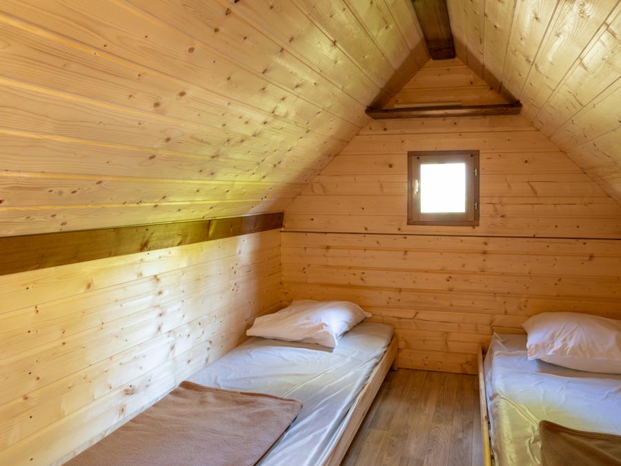 Hébergement 4 personnes - Cabane Valbelle 6