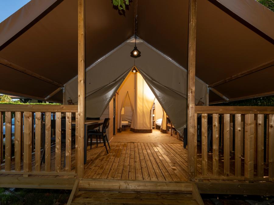 Hébergement 4 personnes - Tente lodge AVEC sanitaires 2