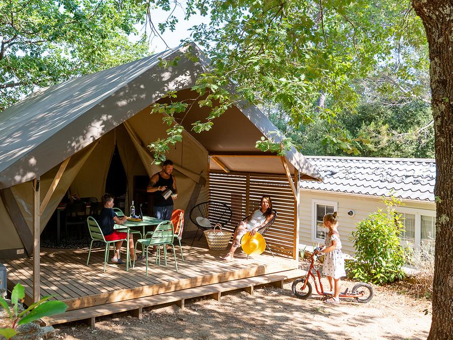 Tente en toile et en bois 4 personnes - Lodge Safari (Photos non contractuelles : en cours d'installation) 11