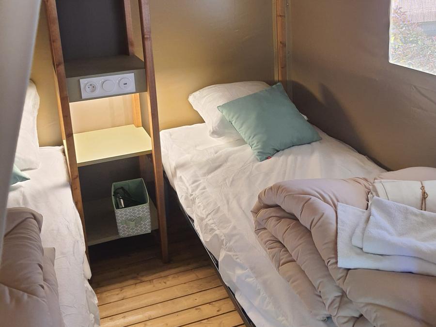 Tente en toile et en bois 4 personnes - Lodge Safari (Photos non contractuelles : en cours d'installation) 7