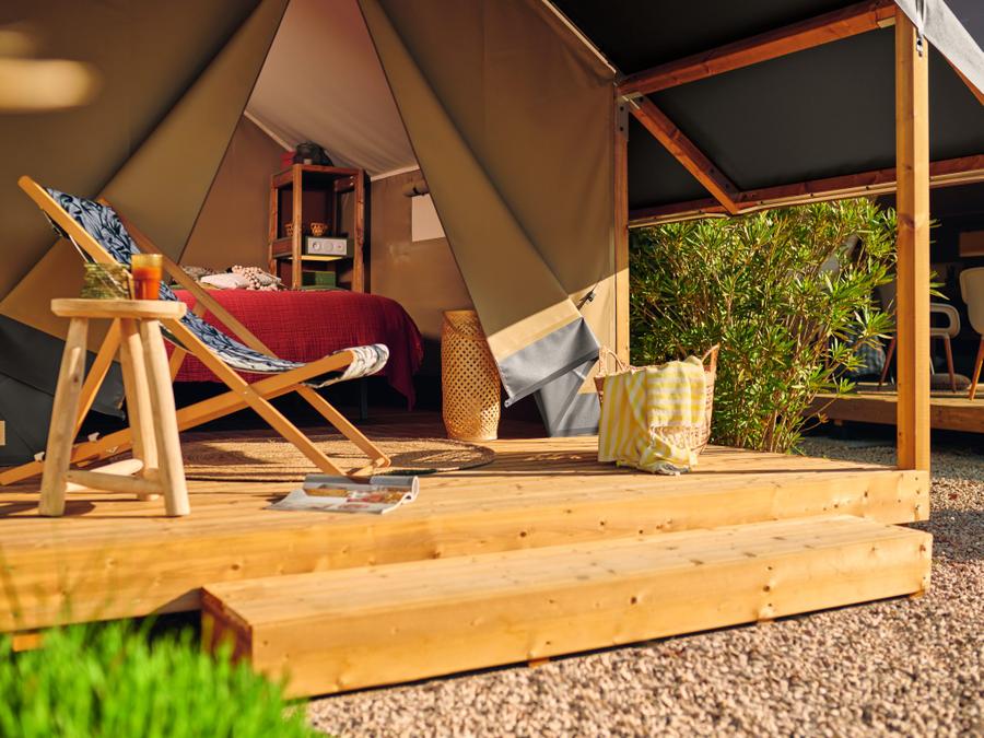 Tente en toile et en bois 2 personnes - Mini-Lodge (Photos non contractuelles : en cours d'installation) 1