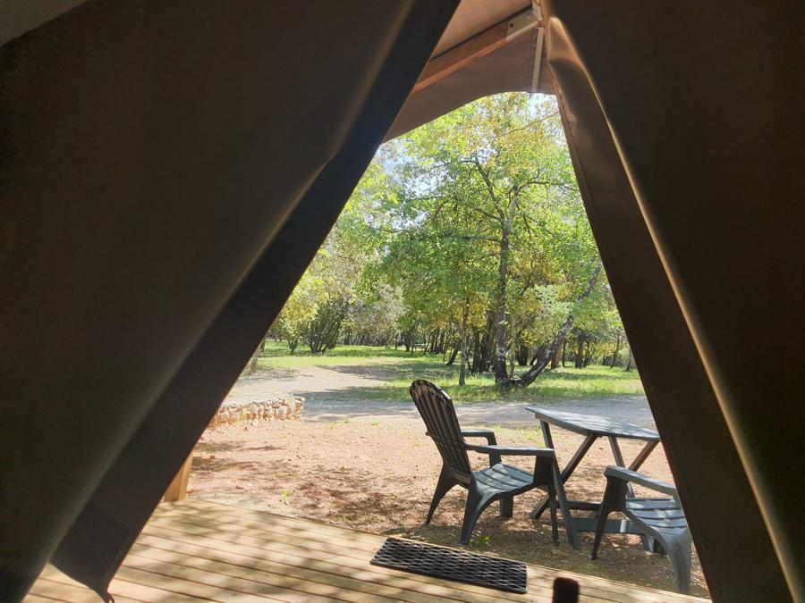 Tente en toile et en bois 2 personnes - Mini-Lodge (Photos non contractuelles : en cours d'installation) 3