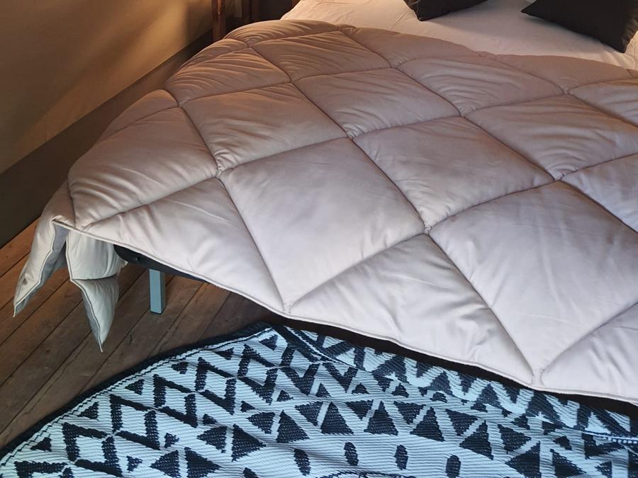 Tente en toile et en bois 2 personnes - Mini-Lodge (Photos non contractuelles : en cours d'installation) 6