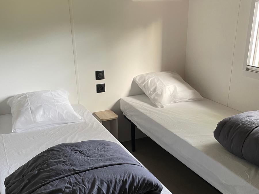 Mobilhome 4 personnes - Mobil-home Bois Confort 29m² - 2 chambres - Terrasse couverte - TV 6