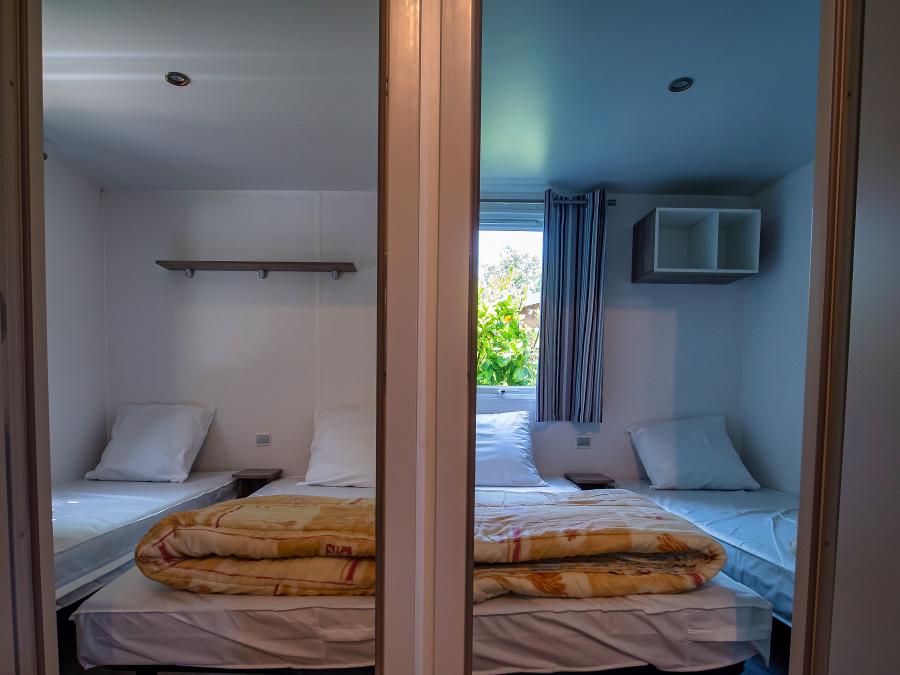 Mobilhome 6 personnes - Mobil-home Bois Confort 32m² - 3 chambres - Terrasse semi-couverte - TV 2