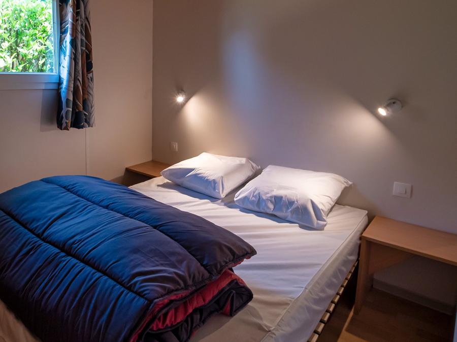 Mobilhome 6 personnes - Chalet Bois Premium 31m² - 2 chambres - Terrasse couverte - TV - LV - Climatisation 6