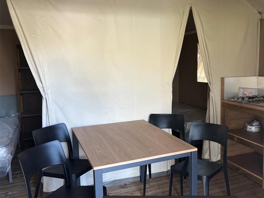 Tente en toile et en bois 4 personnes - Lodge safari Aiguines - 26m² - Glamping 2