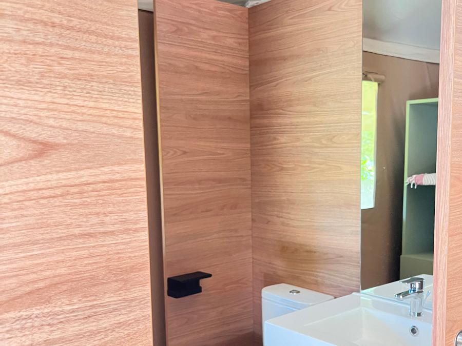 Tente en toile et en bois 4 personnes - Lodge safari Aiguines - 26m² - Glamping 9