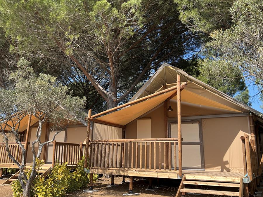 Tente en toile et en bois 4 personnes - Lodge safari Aiguines - 26m² - Glamping 0
