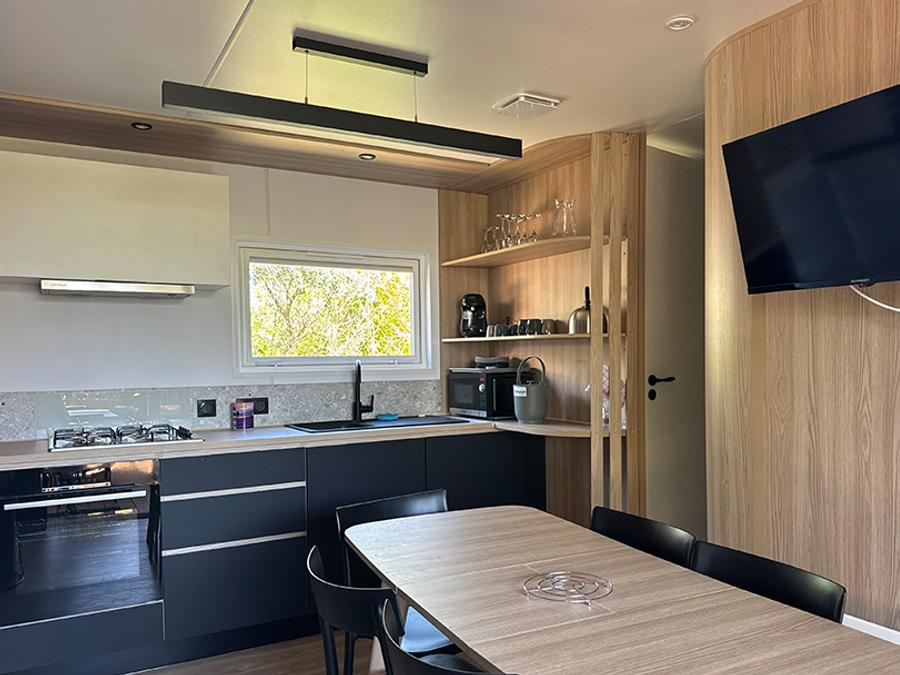 Mobilhome 6 personnes - TAOS Luxe 40m2 terrasse 35m2+ jacuzzi privatif - 6 pers 3 chambres 2 salles de bain - clim 11